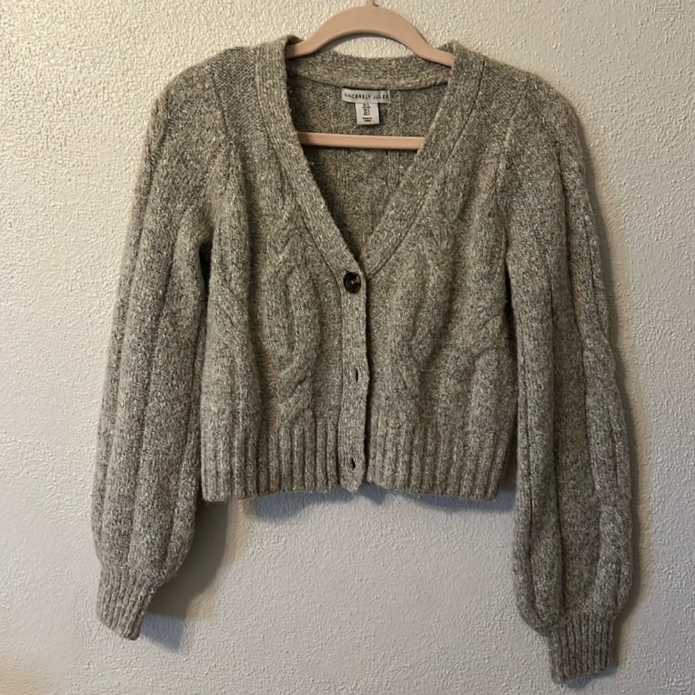 Cozy greay sweater for fall